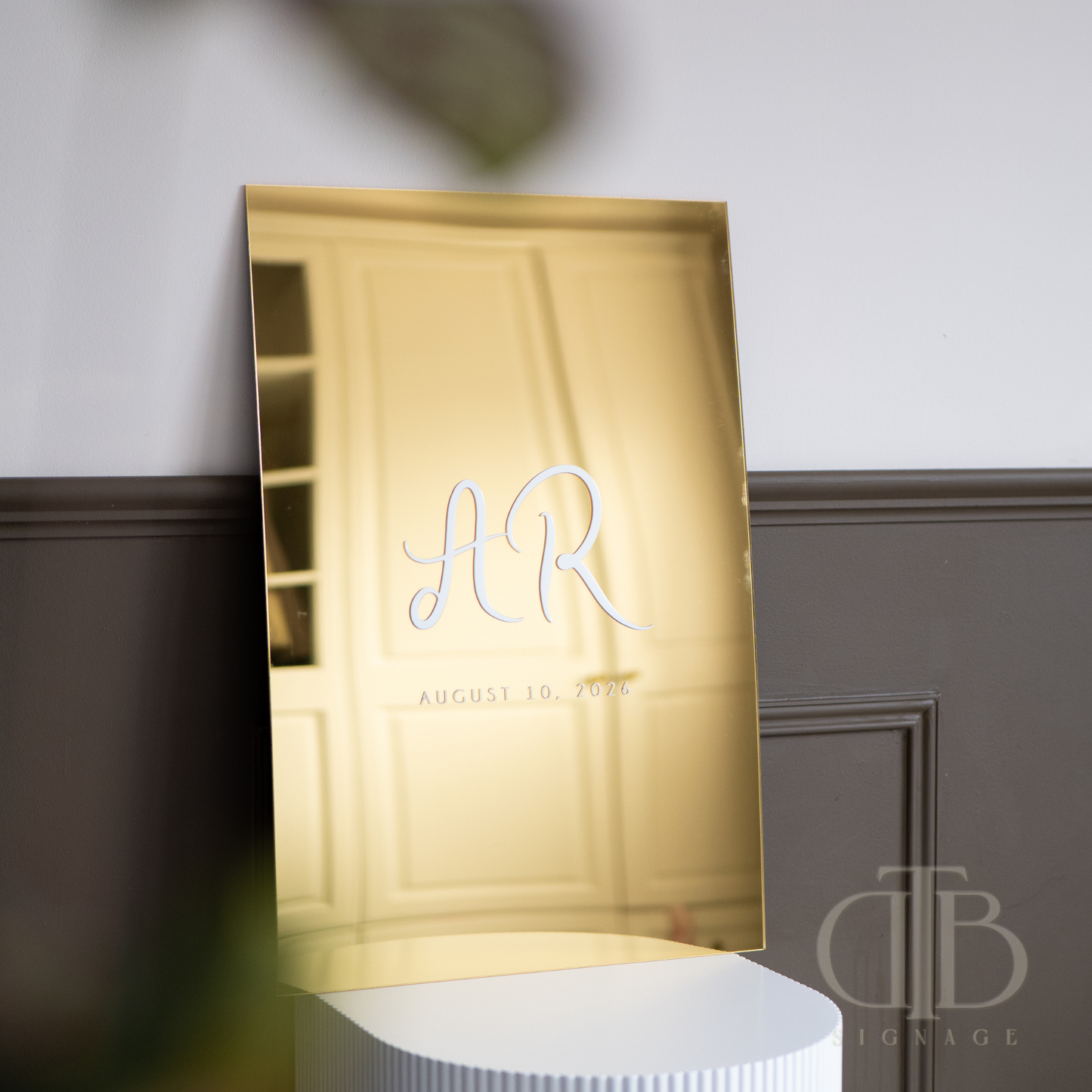 Gold Mirror Wedding Welcome Signage – Minimalistic Design